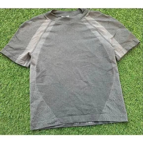 LULULEMON training TECH gray SHORT SLEEVE SEAMLESS T SHIRT TOP sz 8 - Picture 2 of 7